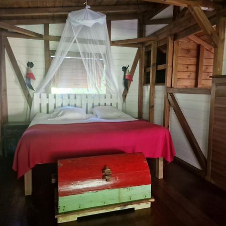 Les Bananes Vertes Ecolodges 圣克洛德 外观 照片