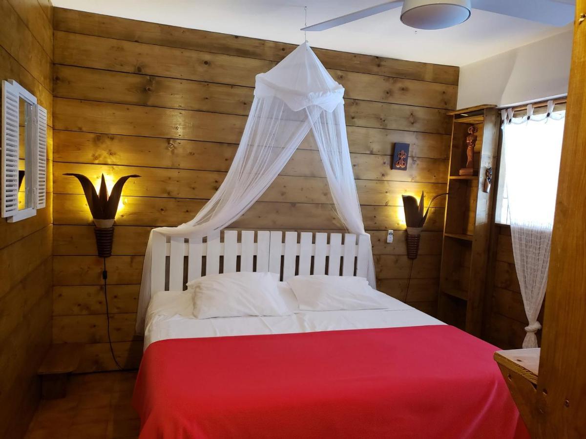 Les Bananes Vertes Ecolodges 圣克洛德 外观 照片