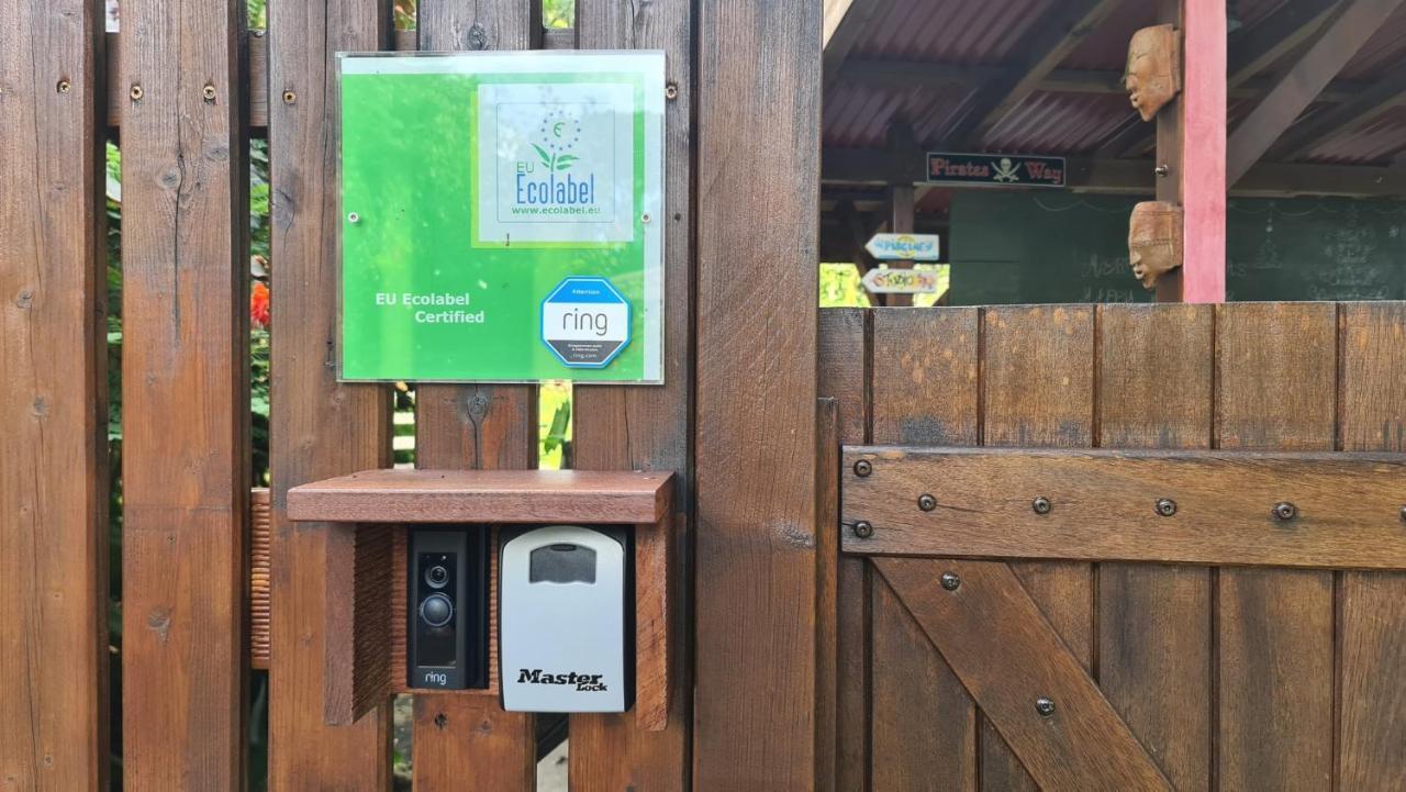 Les Bananes Vertes Ecolodges 圣克洛德 外观 照片