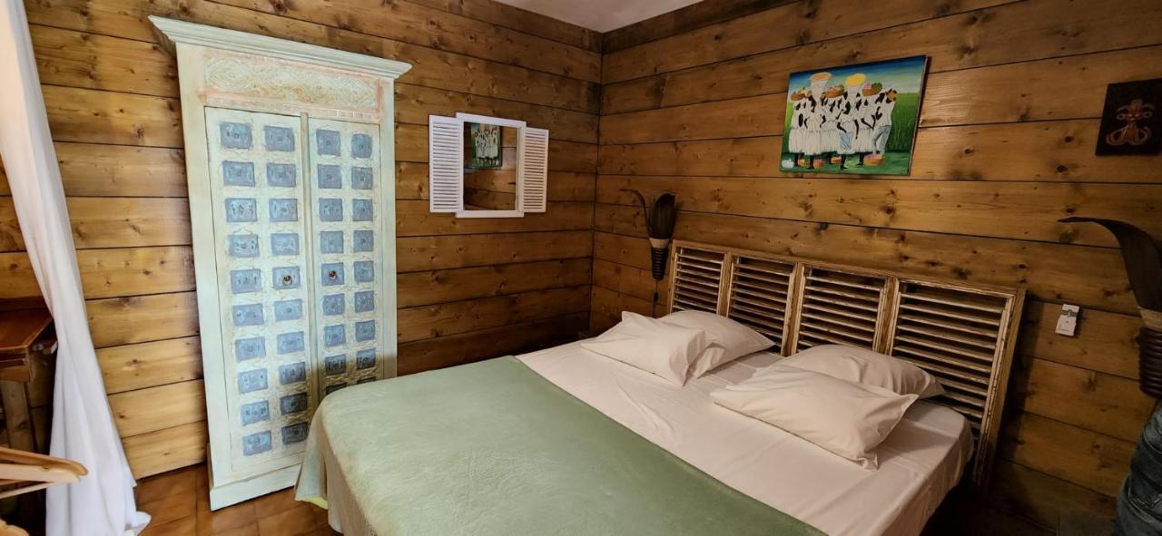 Les Bananes Vertes Ecolodges 圣克洛德 外观 照片