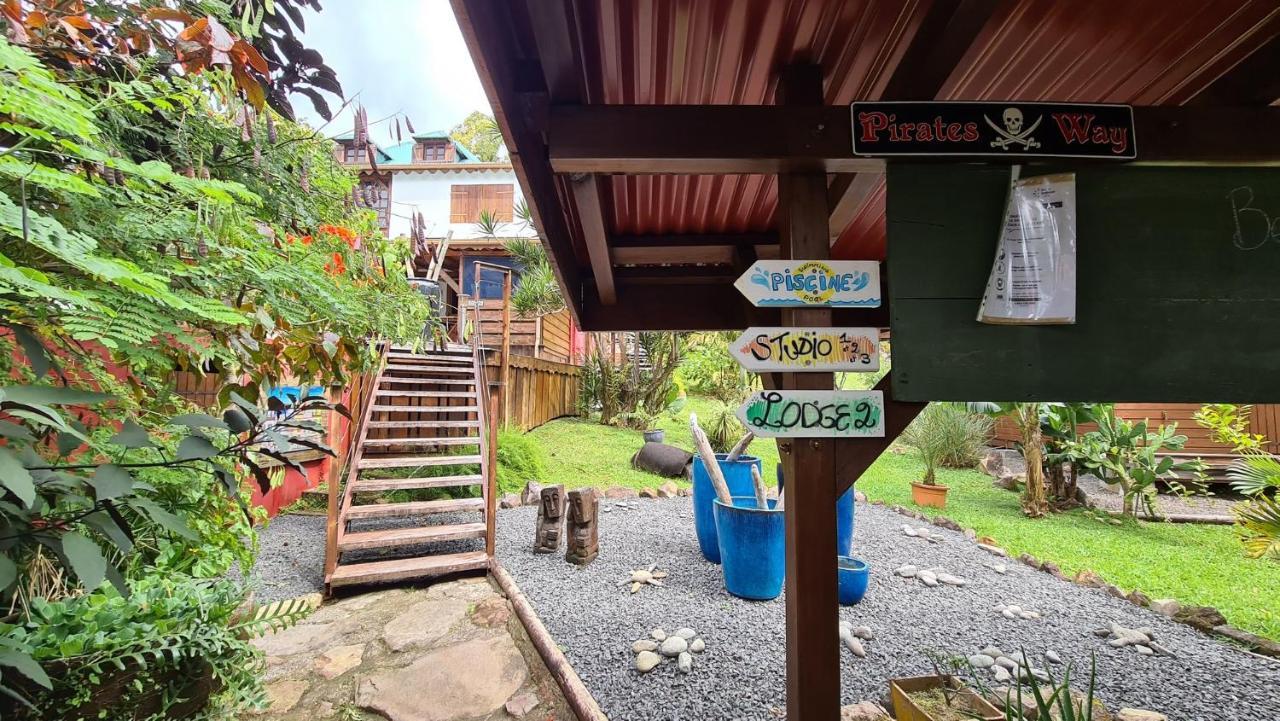 Les Bananes Vertes Ecolodges 圣克洛德 外观 照片